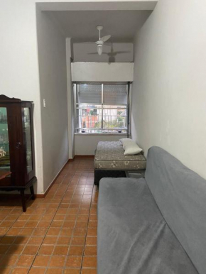 Apartamento simples no coração do Leme